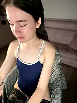 4U143 – webcam model profile photo Image 16