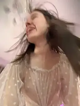 4U143 – webcam model profile photo Image 17