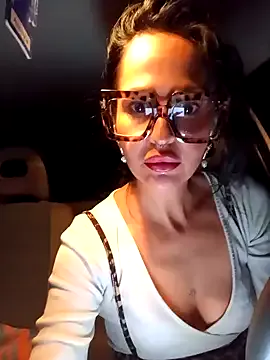 EmiliaCatalina – webcam model profile photo Image 13