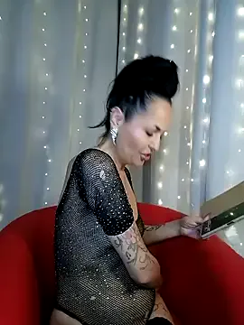 EmiliaCatalina – webcam model profile photo Image 17