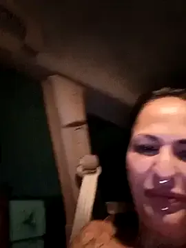 EmiliaCatalina – webcam model profile photo Image 7