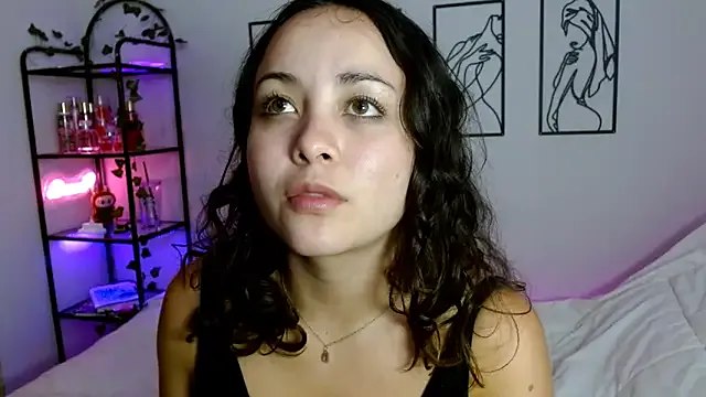 Timide_girl17 – webcam model profile photo Image 12