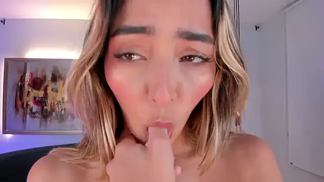 RollDolls – webcam model profile photo Image 8