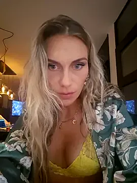 seraphine23 – webcam model profile photo Image 3