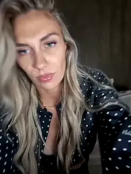 seraphine23 – webcam model profile photo Image 9