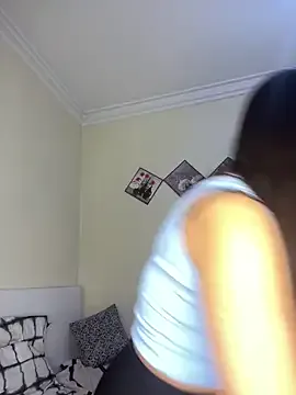 hoaarisa – webcam model profile photo Image 3