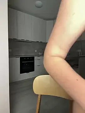 4U143 – webcam model profile photo Image 6