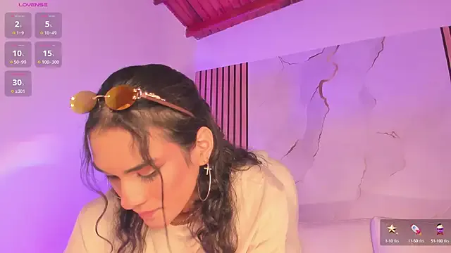 Emma96_hot – webcam model profile photo Image 9