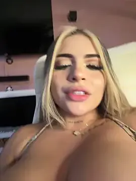 RollDolls – webcam model profile photo Image 7