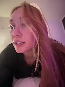 strip4faith – webcam model profile photo Image 5