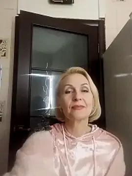 Yiyi-707 profile photo Image 2