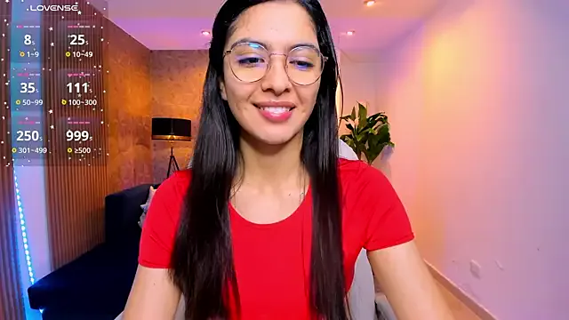 LaureMestler – webcam model profile photo Image 4