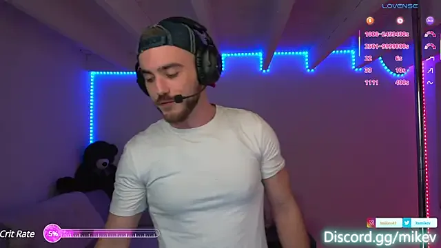 Ales_Kitten – webcam model profile photo Image 3