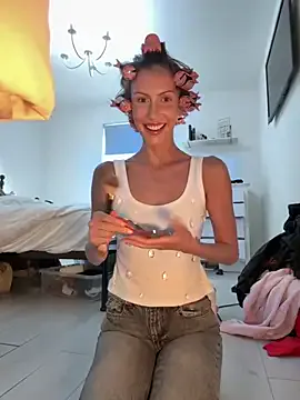 EmiliaCouple – webcam model profile photo Image 2