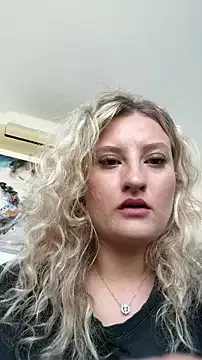 mikio_san – webcam model profile photo Image 17