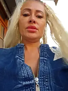 MondoNeko – webcam model profile photo Image 14