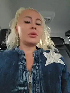 MondoNeko – webcam model profile photo Image 19