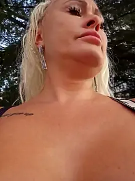 MondoNeko – webcam model profile photo Image 6