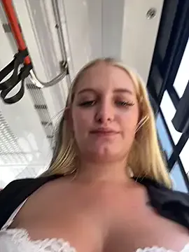 Humsafar-HDX-13 – webcam model profile photo Image 6