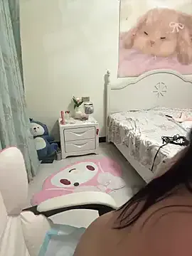 AYW-21 – webcam model profile photo Image 11