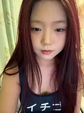 AYW-21 – webcam model profile photo Image 18