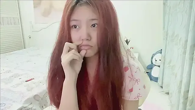 AYW-21 – webcam model profile photo Image 2