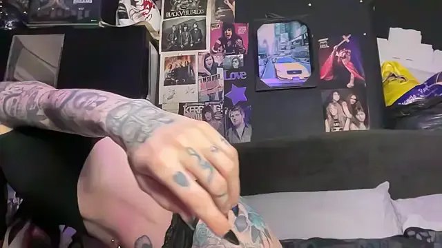 MissMidnightUK – webcam model profile photo