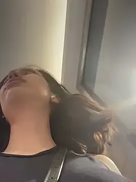 Lovebirdss – webcam model profile photo Image 2