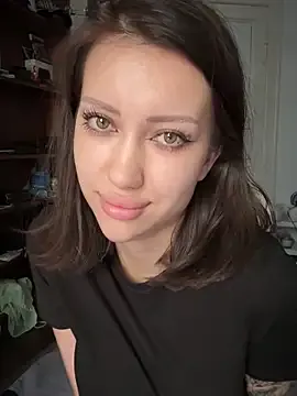 Lovebirdss – webcam model profile photo Image 4