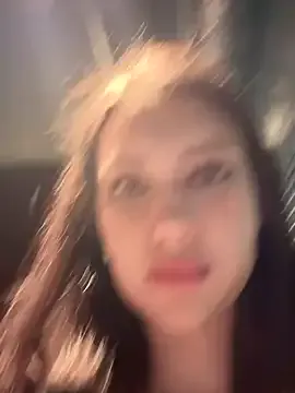 Lovebirdss – webcam model profile photo Image 7