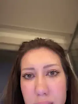 Lovebirdss – webcam model profile photo Image 8