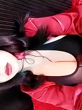 EmaSalis – webcam model profile photo Image 15