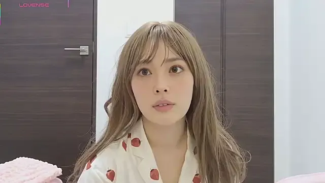 adventurina – webcam model profile photo Image 10