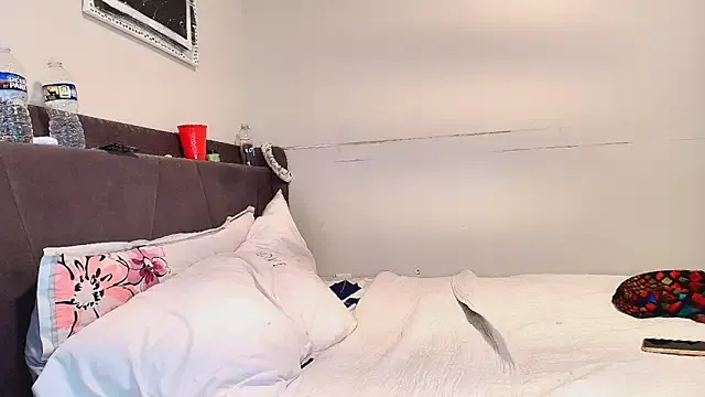 valerie_james3 – webcam model profile photo Image 18