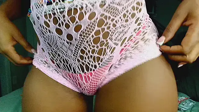 valerie_james3 – webcam model profile photo Image 6