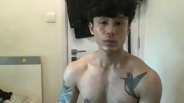 Alirawrz – webcam model profile photo Image 2