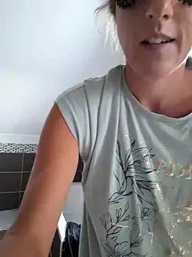 STRIP_GLOW – webcam model profile photo Image 13