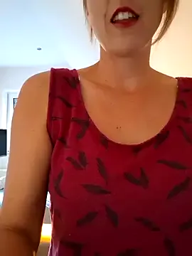 STRIP_GLOW – webcam model profile photo Image 15