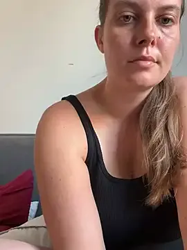 hoaarisa – webcam model profile photo Image 4