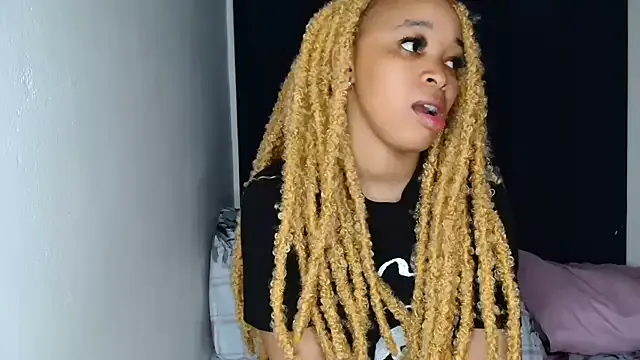 Simone_Miller – webcam model profile photo Image 10