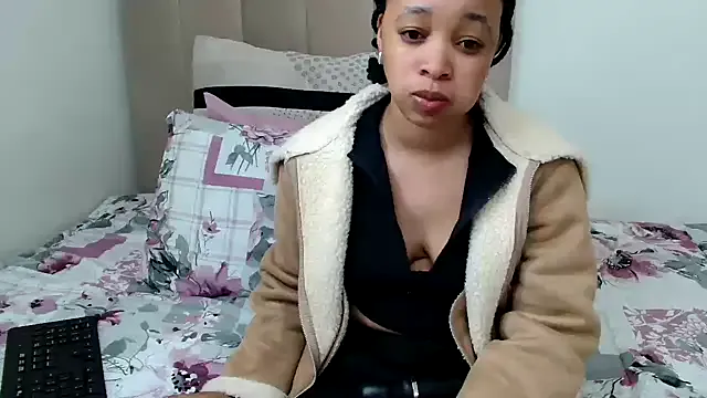 Simone_Miller – webcam model profile photo Image 3