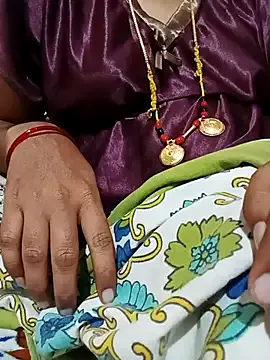 V-Hot-Sweti – webcam model profile photo Image 6