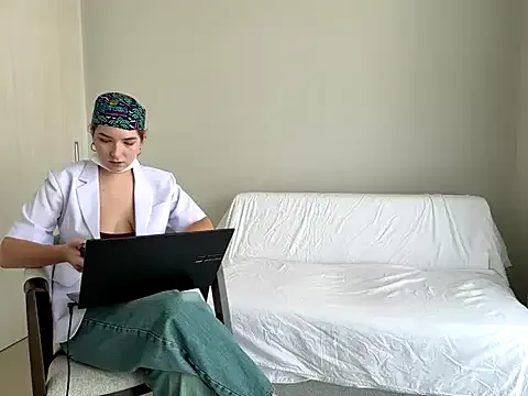 May-Squirt – webcam model profile photo Image 4