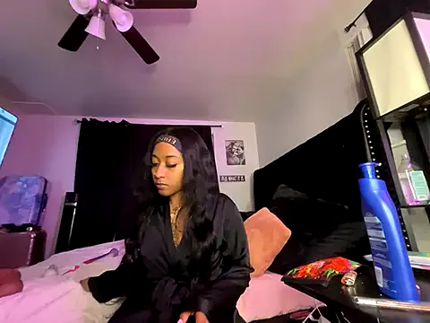 AudreySpanksFuck- – webcam model profile photo Image 12