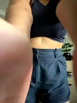 Alirawrz – webcam model profile photo Image 6