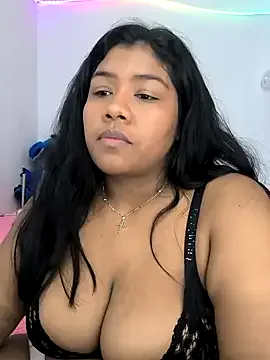 seraphine23 – webcam model profile photo Image 5