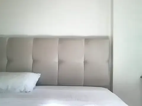 Alirawrz – webcam model profile photo Image 2