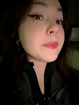 _Alicee_1 – webcam model profile photo Image 17