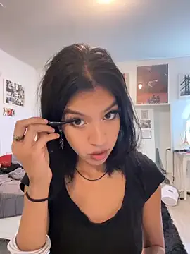 myriambirkett – webcam model profile photo Image 2