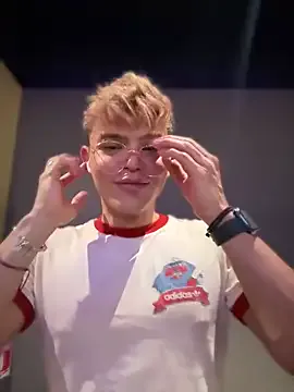 RollDolls – webcam model profile photo Image 11